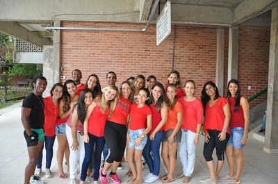 Equipe do projeto Adote um Coração com a professora Sandra Mary