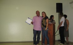 Prof. José de Souza e a egressa Clara Angélica Torres, dois dos homenageados.