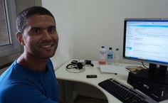 Professor Adriano Eduardo Lima comemora as quatro dissertações que serão apresentadas pelos alunos