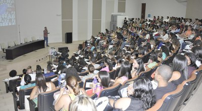 Professor Jean Toscano durante palestra sobre qualidade de vida dos obesos