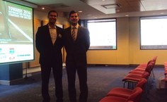 Prof. Adriano ao lado esquerdo da foto