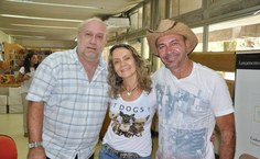 Sandra Vasconcelos convidou os cantores Eliezer Setton e Geraldo Cardoso para lançamento da obra