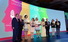 itor Eurico Lôbo (2º à esq.), ao lado de Alice e dos demais ganhadores do prêmio